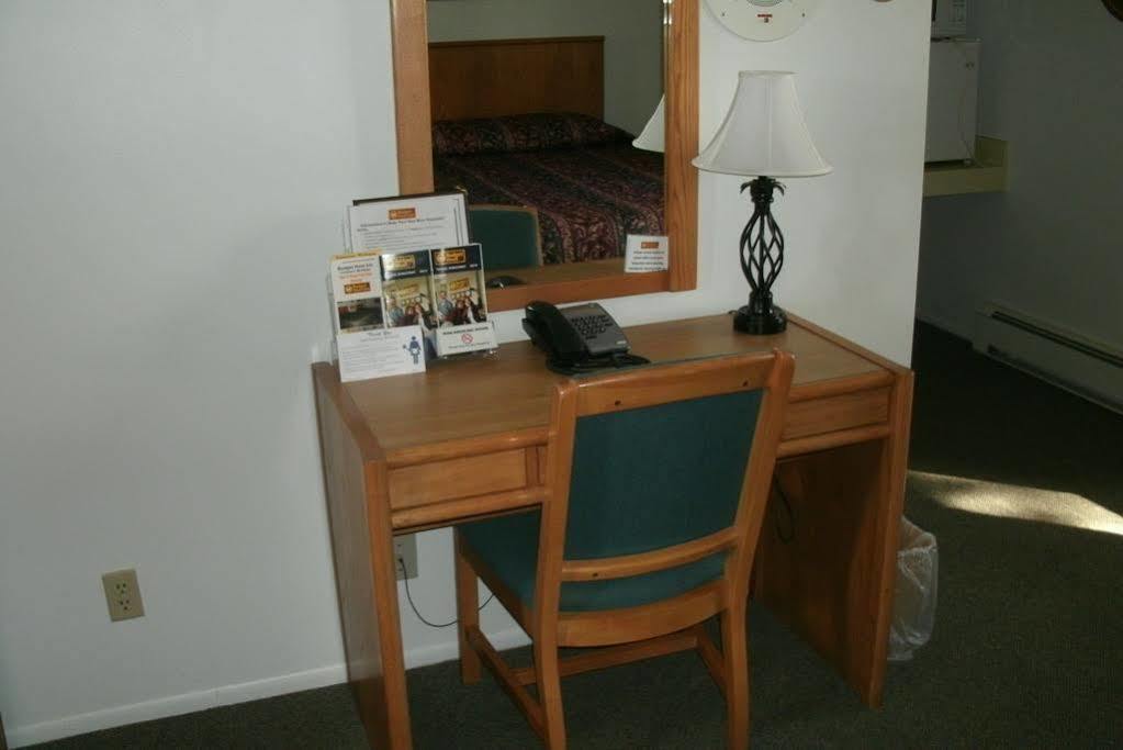 Budget Host Inn Ironwood Dış mekan fotoğraf
