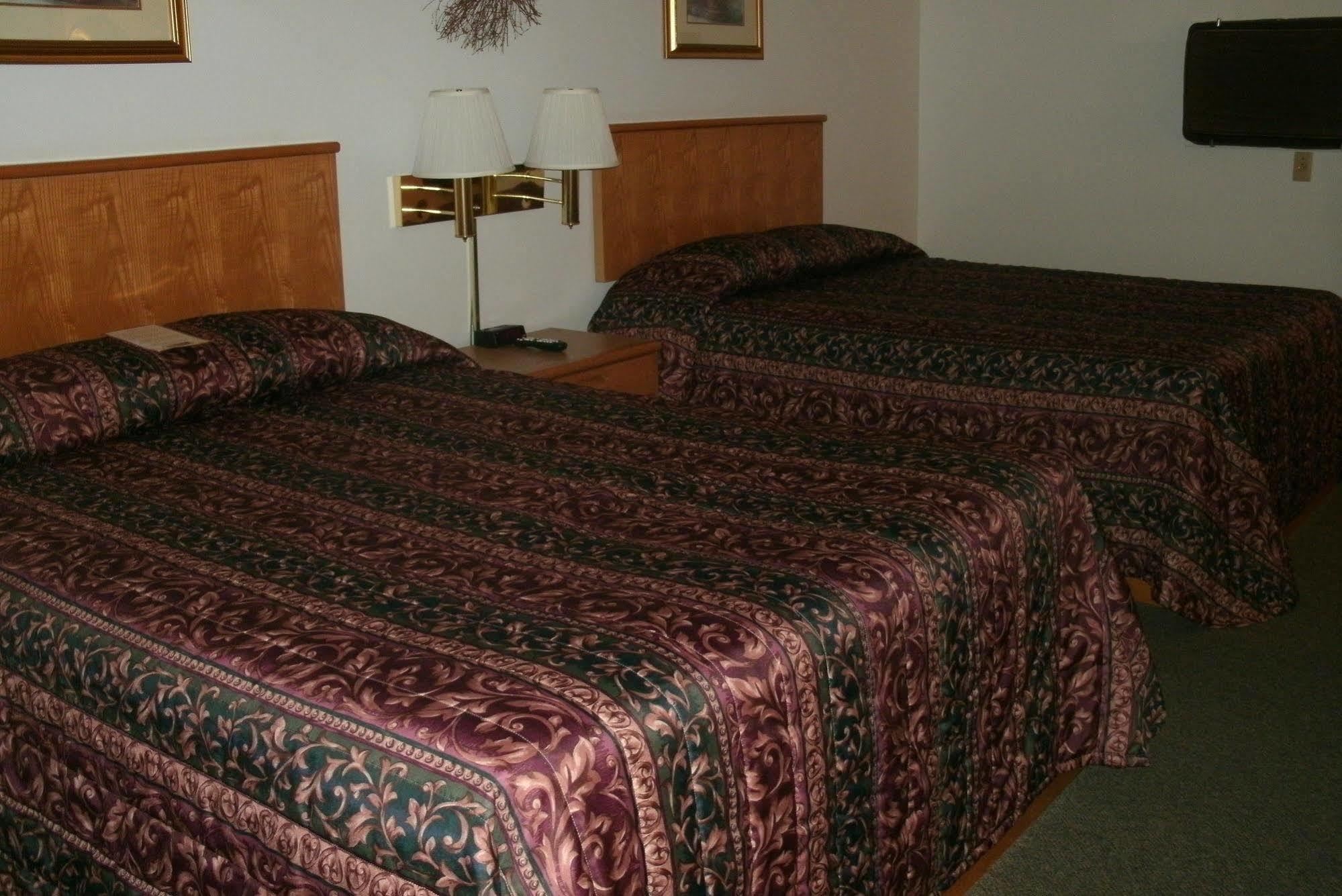 Budget Host Inn Ironwood Dış mekan fotoğraf