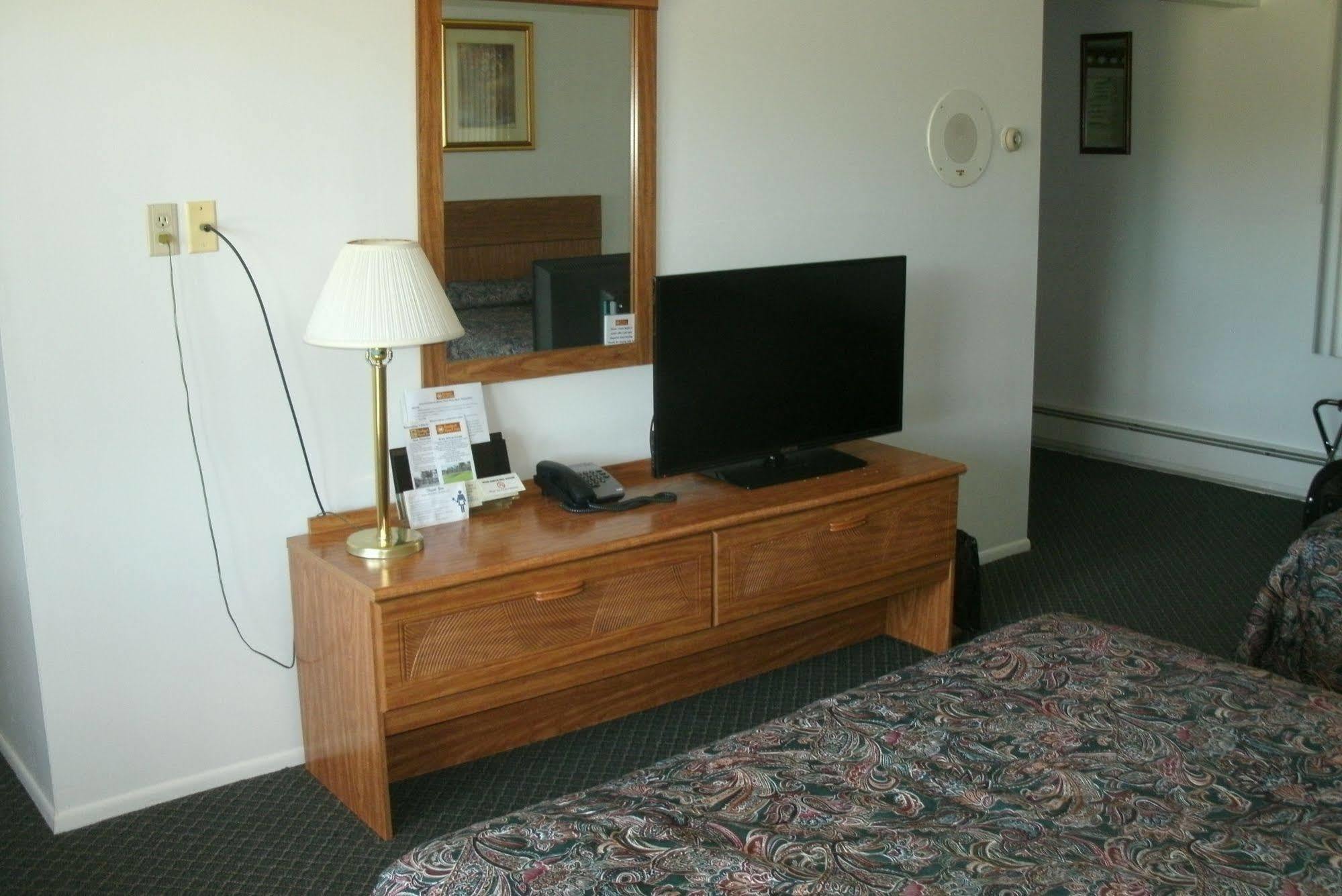 Budget Host Inn Ironwood Dış mekan fotoğraf